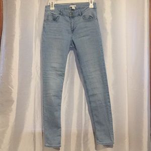 Light wash skinny jeans
